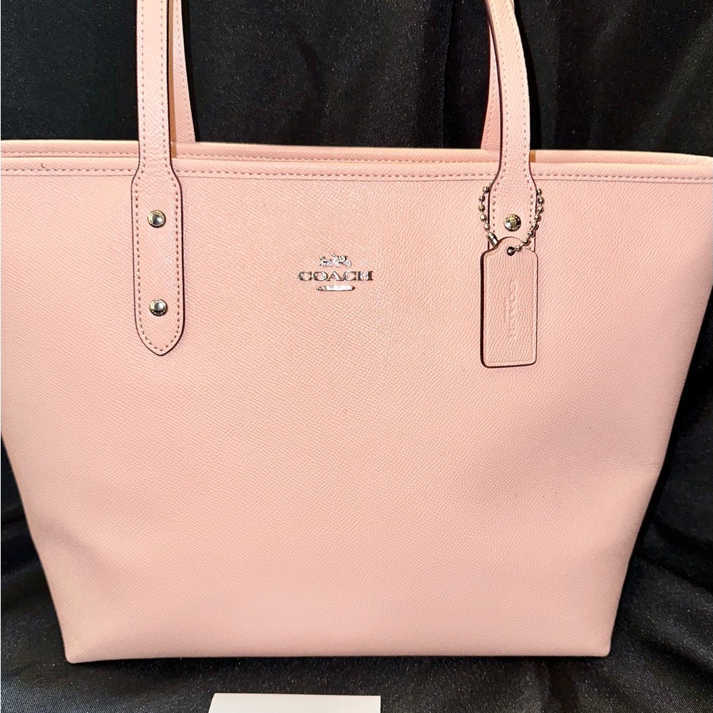 AUTHENTIC Baby Pink Coach Tote.  Used once.  In great condition.